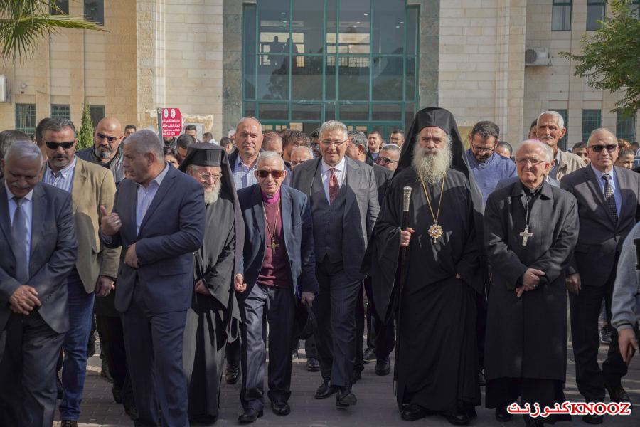 جامعة القدس تحتفل بإضاءة شجرة الميلاد تحت اسم 